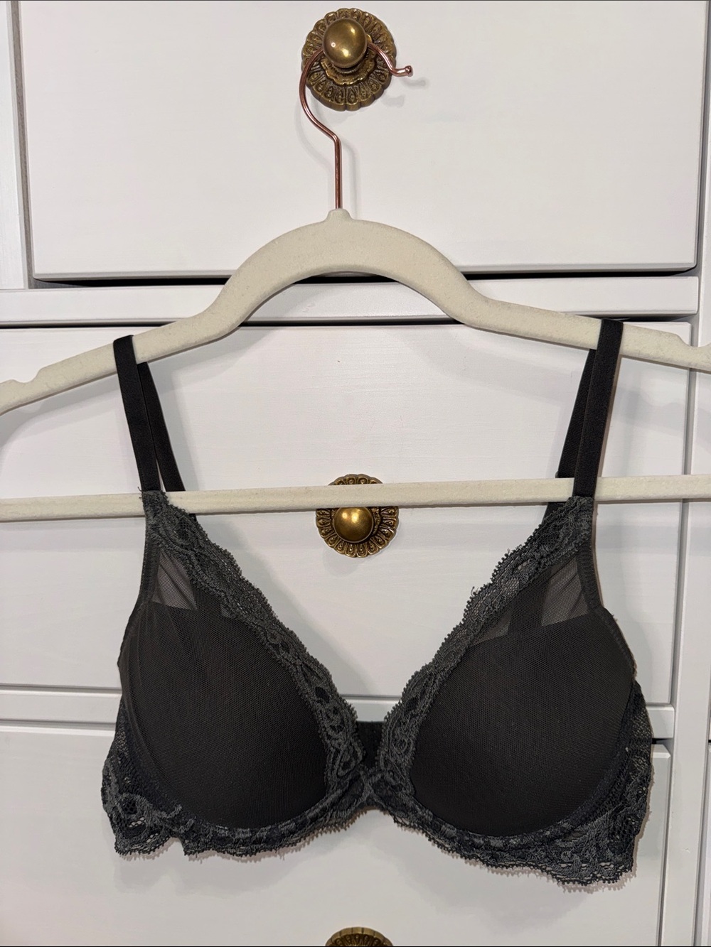 Natori Feathers Plunge Bra in Charcoal - Picture 2 of 4